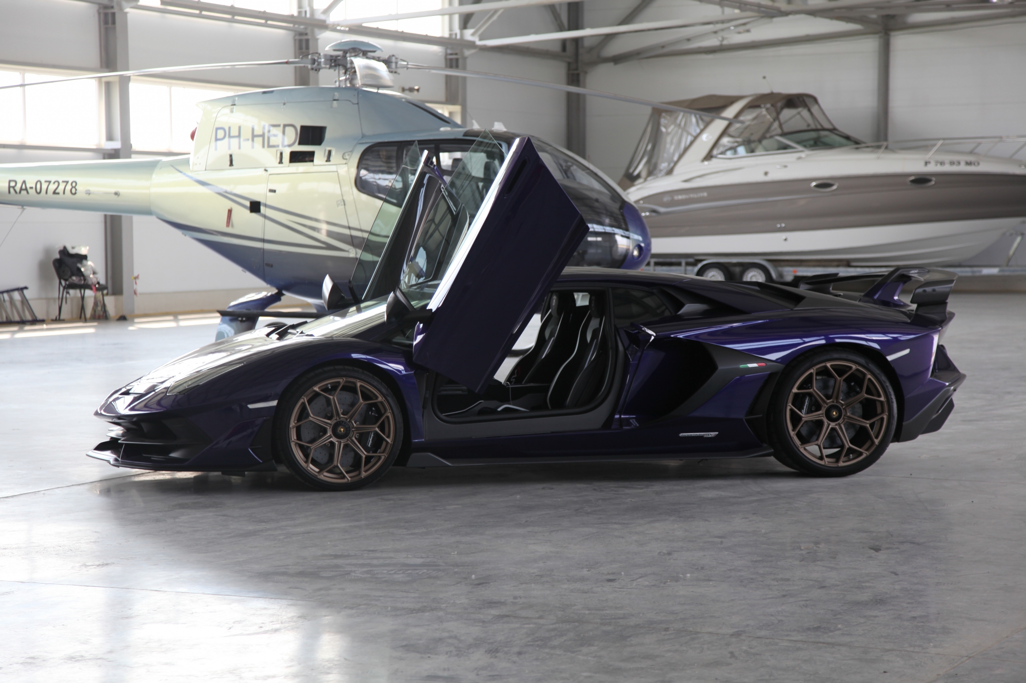 Ламборгини в Авиацентре